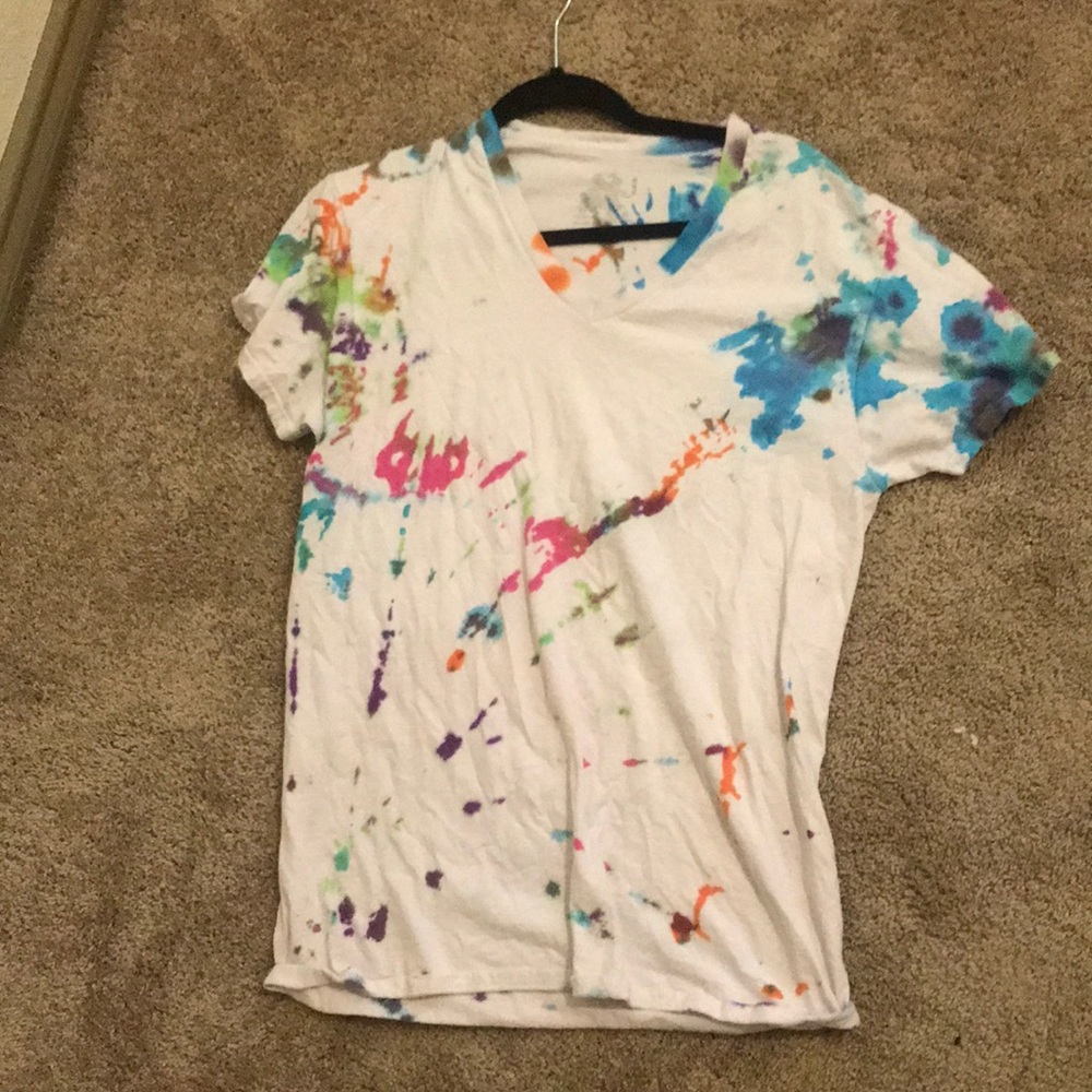Modern type dye shirt